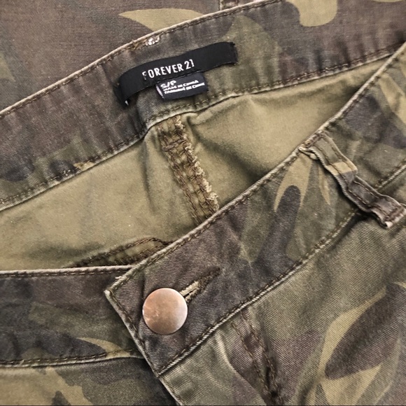 Camo skinny Jeans F21 size S - Picture 3 of 4